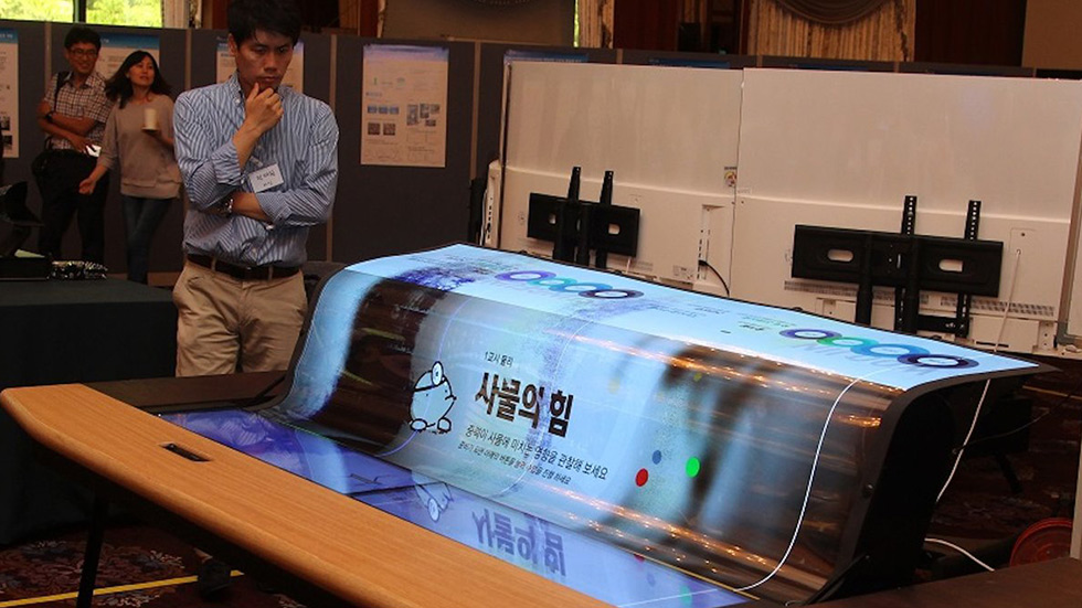 LG lanza su primer televisor OLED flexible del mundo